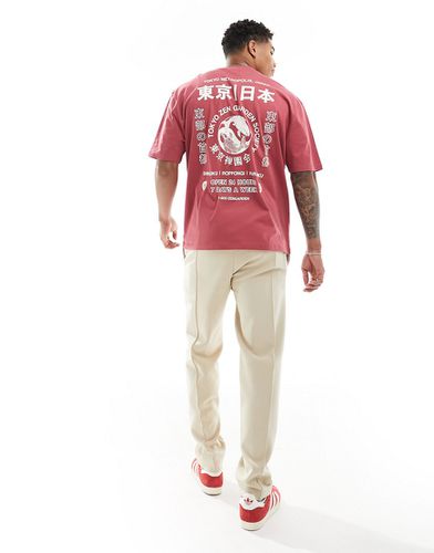 T-shirt oversize rossa con stampa stile souvenir sul retro - ASOS DESIGN - Modalova