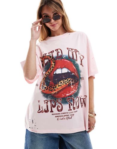 T-shirt vestibilità boyfriend con stampa di labbra e serpente glitterato - ASOS DESIGN - Modalova