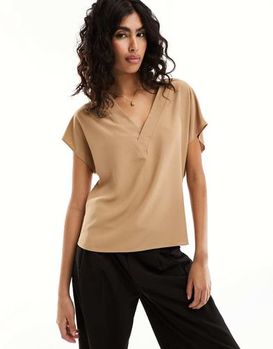 Top a maniche corte color latte macchiato con scollo a V - ASOS DESIGN - Modalova