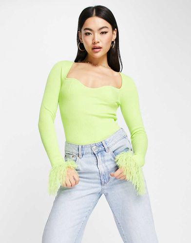 Top in maglia lime con scollo a cuore e finiture in piume sintetiche - ASOS DESIGN - Modalova