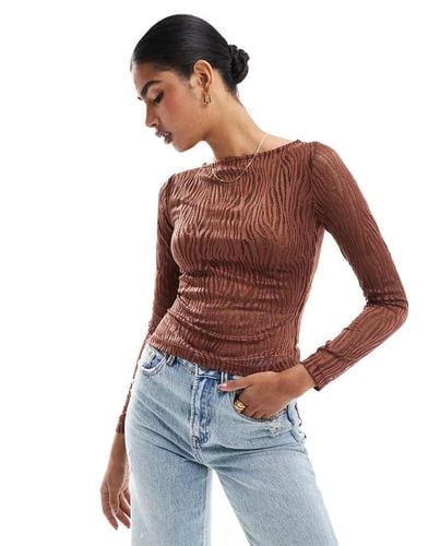 Top in pizzo cioccolato con motivo zebrato e scollo a barchetta - ASOS DESIGN - Modalova