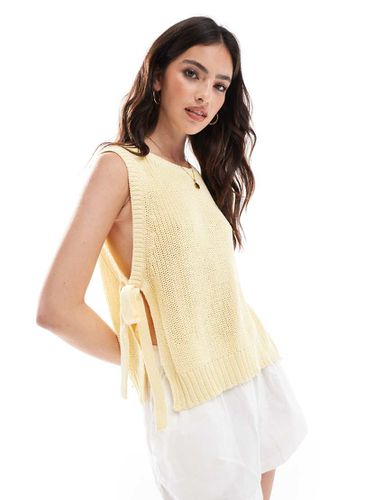 Top senza maniche in maglia color limone con spacco laterale - ASOS DESIGN - Modalova