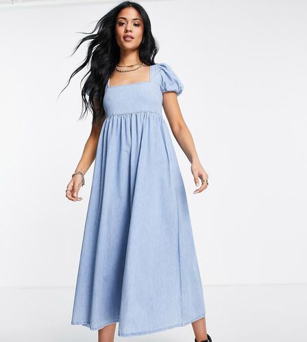 ASOS DESIGN Tall - Vestito midi stile babydoll di jeans morbido, lavaggio medio - ASOS Tall - Modalova