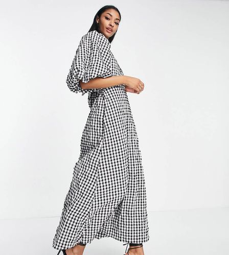 ASOS DESIGN Tall - Vestito lungo testurizzato nero e bianco a quadretti con apertura sul retro e maniche a sbuffo - ASOS Tall - Modalova