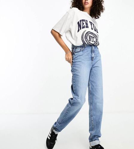 ASOS DESIGN Tall - Mom jeans comodi a vita alta medio - ASOS Tall - Modalova