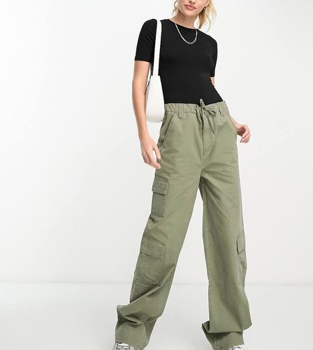 ASOS DESIGN Tall - Pantalon cargo oversize avec plusieurs poches - Kaki - Asos Tall - Modalova