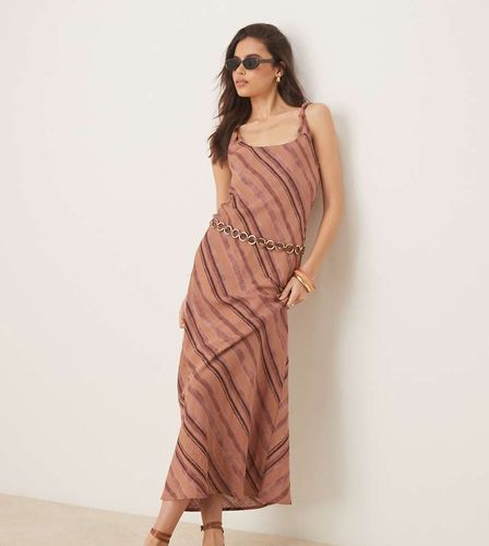 ASOS DESIGN Tall - Robe longue coupée en biais en aspect lin rayé avec bretelles torsadées - Chocolat - Asos Tall - Modalova