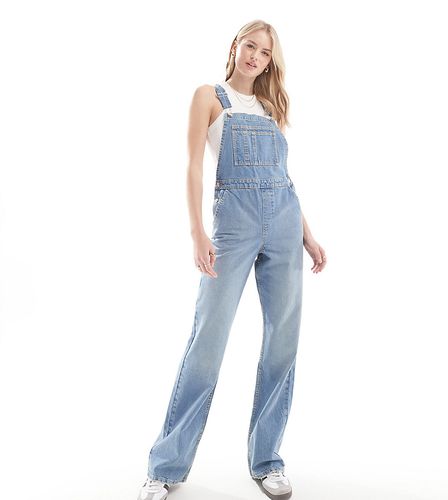 ASOS DESIGN Tall - Salopette di jeans medio - ASOS Tall - Modalova