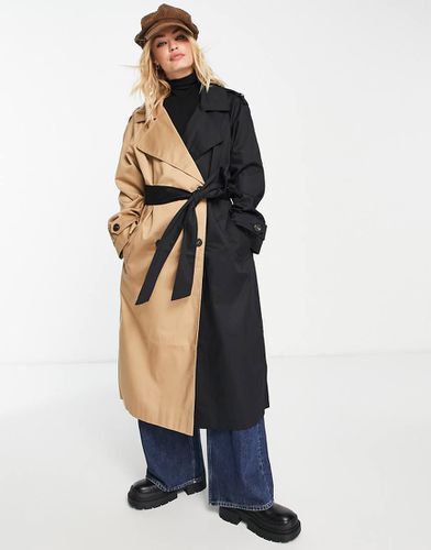 Trench a contrasto nero e color pietra - ASOS DESIGN - Modalova