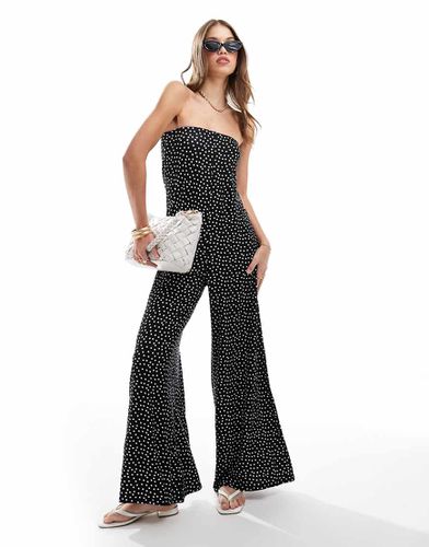 Tuta jumpsuit a fascia bianca e nera a pois - ASOS DESIGN - Modalova