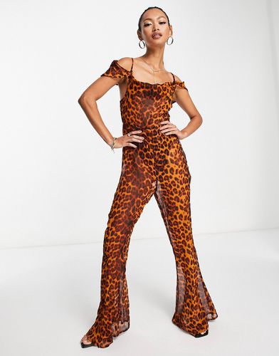 Tuta jumpsuit a zampa con spalle scoperte e stampa animalier - ASOS DESIGN - Modalova