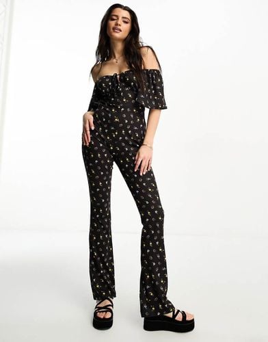 Tuta jumpsuit a zampa in jersey con maniche a campana e stampa a fiorellini - ASOS DESIGN - Modalova