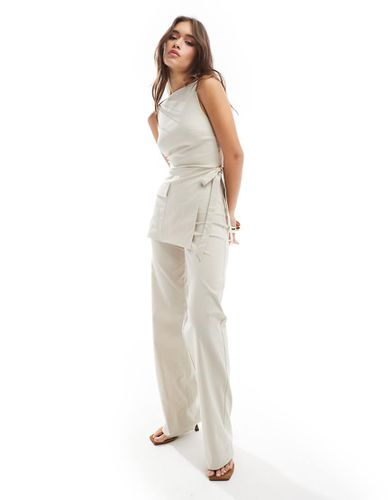 Tuta jumpsuit con strato stile gonna multitasche color pietra - ASOS DESIGN - Modalova