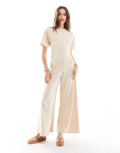 Tuta jumpsuit color pietra a fondo ampio con arricciatura laterale - ASOS DESIGN - Modalova