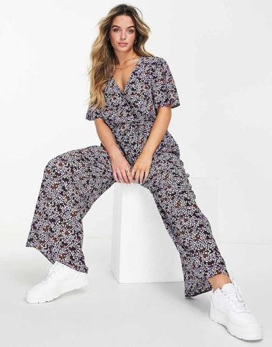 Tuta jumpsuit da giorno in crêpe con bottoni sul davanti a fiori lilla - ASOS DESIGN - Modalova