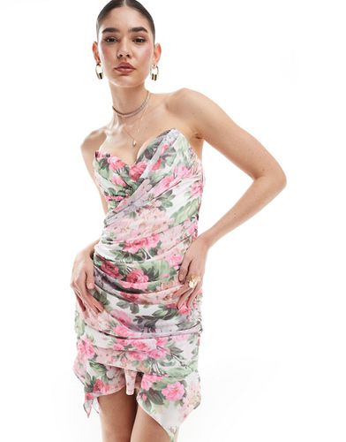 Vestito corto a fascia arricciato stile corsetto con stampa a fiori e fondo arruffato - ASOS DESIGN - Modalova