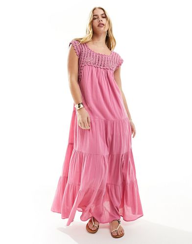 Vestito lungo a balze svasato all'uncinetto rosa - ASOS DESIGN - Modalova