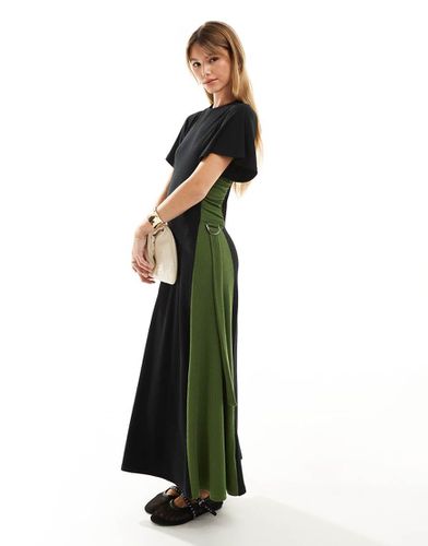 Vestito lungo con maniche con volant con anello a D e lato verde a contrasto - ASOS DESIGN - Modalova