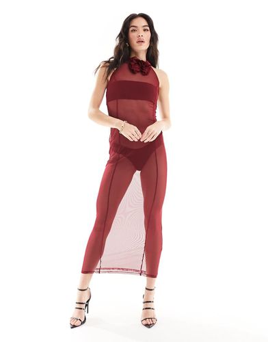 Vestito lungo senza maniche in tessuto a rete bordeaux con fiore - ASOS DESIGN - Modalova