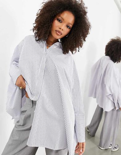 Camicia in cotone oversize con ali a pipistrello color bianco e blu a righe - ASOS EDITION - Modalova