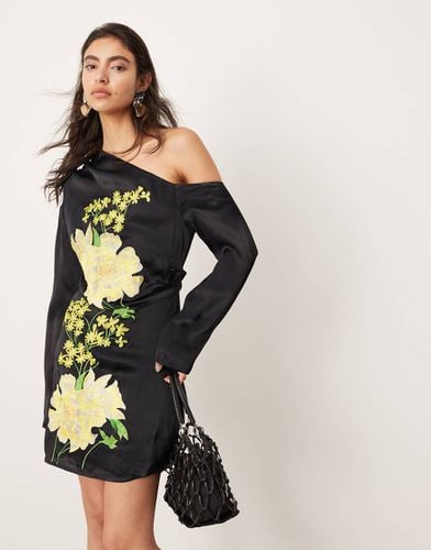 Vestito corto a maniche lunghe in raso con fiori ricamati e spalla scoperta - ASOS EDITION - Modalova