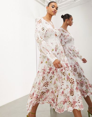 Vestito midi in pizzo sangallo a fiori con maniche a sbuffo e incrociato sul davanti - ASOS EDITION - Modalova