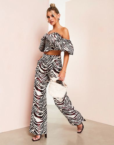 Pantaloni a fondo ampio in raso zebrato in coordinato - ASOS LUXE - Modalova