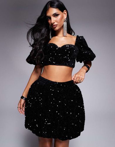 Top con maniche a sbuffo in velluto decorato con paillettes in coordinato - ASOS LUXE - Modalova