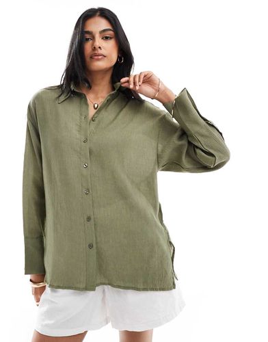 Camicia oversize in tessuto stropicciato kaki - Bershka - Modalova