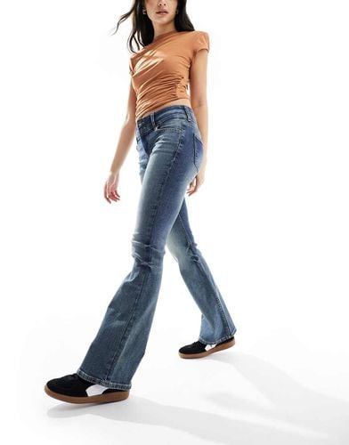 Jeans bootcut a vita bassa lavaggio sporco - Bershka - Modalova