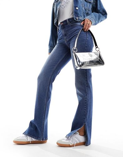 Jeans bootcut medio a vita alta con spacco sul fondo - Bershka - Modalova