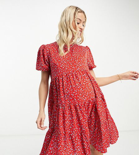 Glamorous Maternity - Vestito grembiule corto a balze rosso a fiorellini - Glamorous Bloom - Modalova