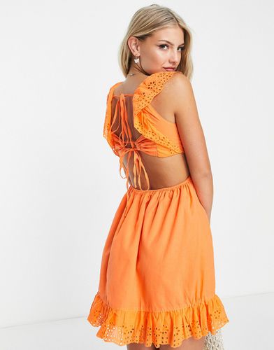 Vestito corto color mandarino con schiena scoperta e volant - Glamorous - Modalova