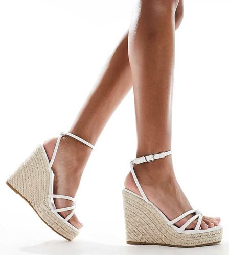 Sandali con zeppa stile espadrilles a pianta larga bianchi - Glamorous Wide Fit - Modalova