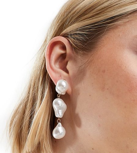 Orecchini pendenti bianchi irregolari con perla - DesignB London - Modalova