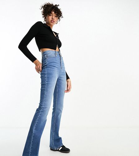 DTT Tall - Nia Hourglass - Jeans a zampa lavaggio medio - Don't Think Twice - Modalova