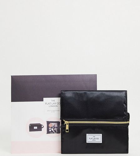 Esclusiva The Flat Lay Co. X ASOS - Beauty case per make-up piatto in nero setoso - Flat Lay Company - Modalova