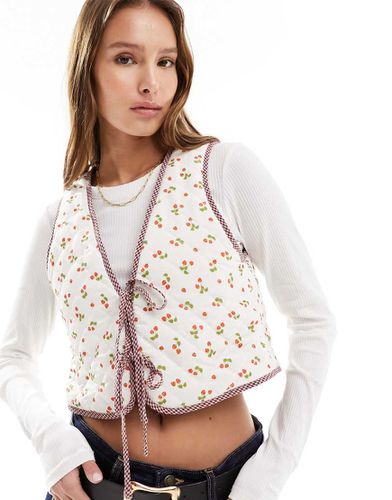 Esclusiva - Gilet trapuntato double-face con stampa di fragole - The Frolic - Modalova