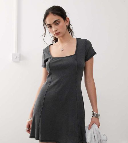 Exclusivité - Robe courte côtelée - Monki - Modalova