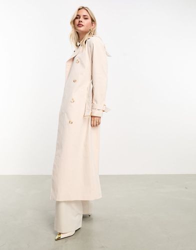 Trench lungo color crema con cintura - Forever New - Modalova