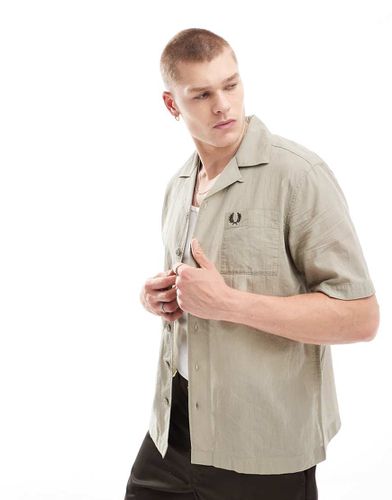 Camicia leggera testurizzata beige con colletto con rever - Fred Perry - Modalova