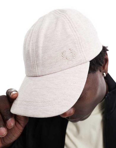 Cappello con visiera classico in piqué sporco - Fred Perry - Modalova