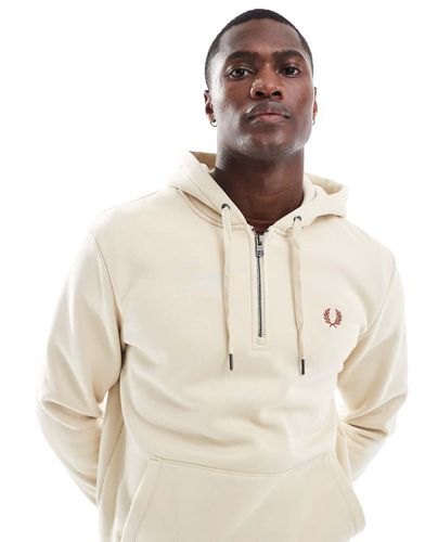 Felpa beige con cappuccio e zip corta - Fred Perry - Modalova