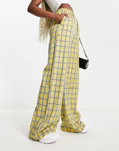 Pantaloni con fondo ampio a quadri gialli - Heartbreak - Modalova