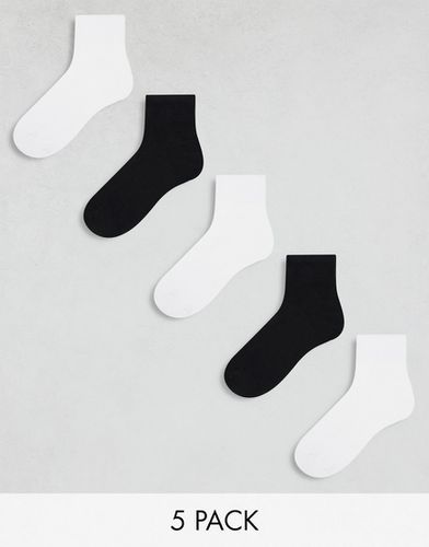 Confezione da 5 paia di calzini corti bianchi e neri - Jack & Jones - Modalova