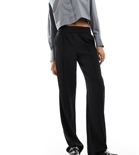 Pantaloni a fondo ampio leggeri neri con pinces - ONLY Tall - Modalova