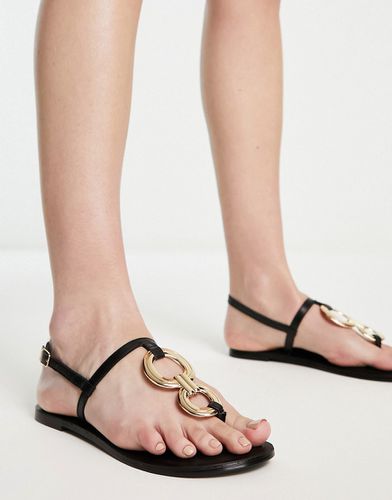 Sandali in pelle neri modello infra-alluce con dettaglio in metallo circolare - London Rebel Leather - Modalova