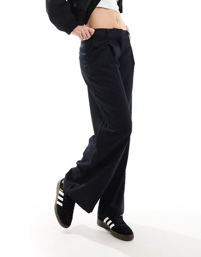 Pantaloni sartoriali neri a fondo ampio e vita bassa - Monki - Modalova