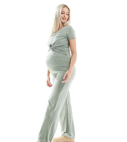 Mamalicious Maternity - Pantaloni a fondo ampio in jersey fumo a coste con fascia sopra il pancione in coordinato - Mama.licious - Modalova