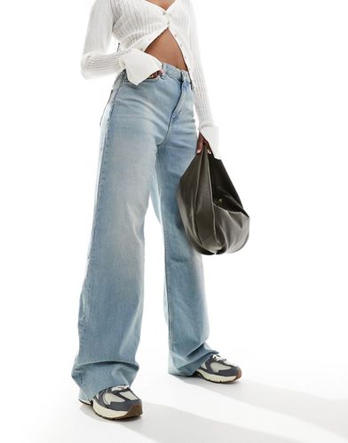 Jeans slim chiaro vestibilità comoda con dettagli slavati sul davanti - Mango - Modalova